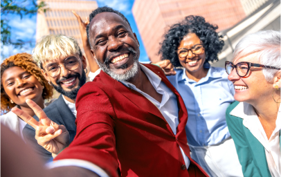 Skupina ljudi koji se smiju